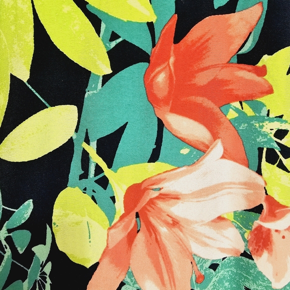 Ruby Rd., Colorful Botanical Tunic, Wrinkle Resistant Easy Care, Size 1X - Picture 11 of 13